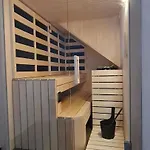 シャレー The Valley Queens *