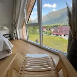 シャレー The Valley Queens ボヴェツ