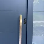 シャレー The Valley Queens