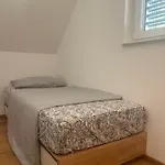 シャレー The Valley Queens *