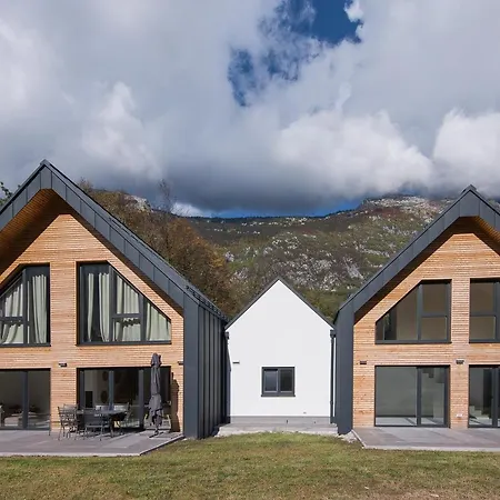 The Valley Queens シャレー ボヴェツ