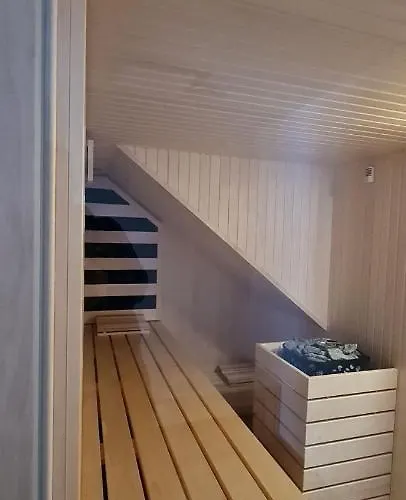 The Valley Queens בקתה בובק