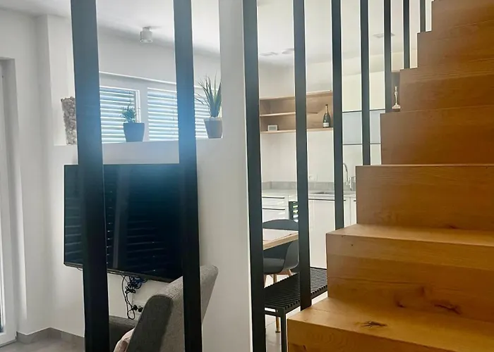 The Valley Queens בקתה