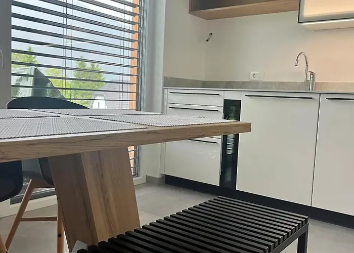 The Valley Queens בובק